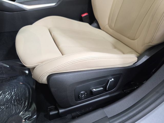 Certified 2026 BMW 330i xDrive Sedan w/ M Sport Package AWD/4WD image 26