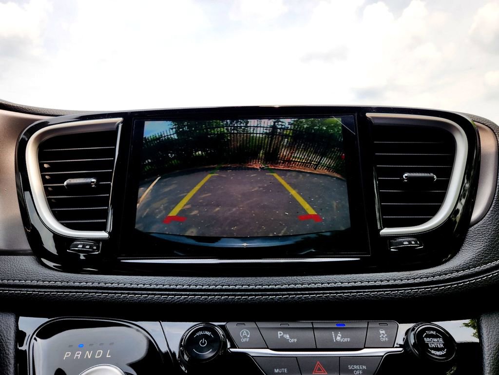 New 2025 Chrysler Pacifica Select w/ Uconnect Theater Family Group image 26