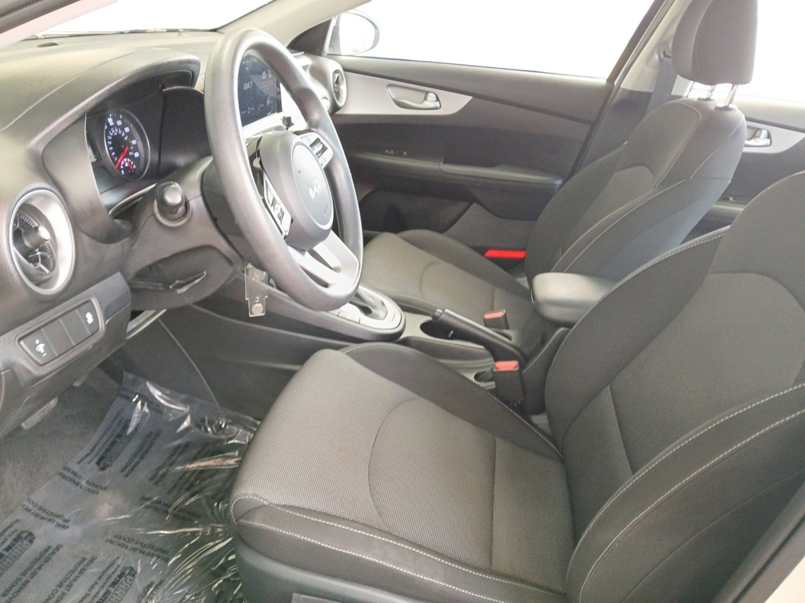 Used 2024 Kia Forte LXS image 9