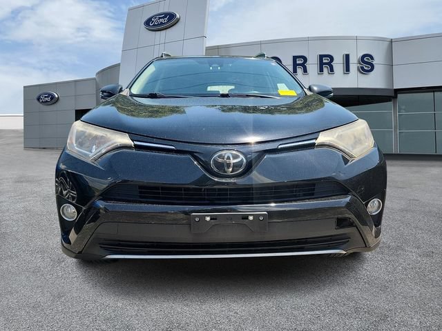 Used 2018 Toyota RAV4 XLE AWD/4WD image 2