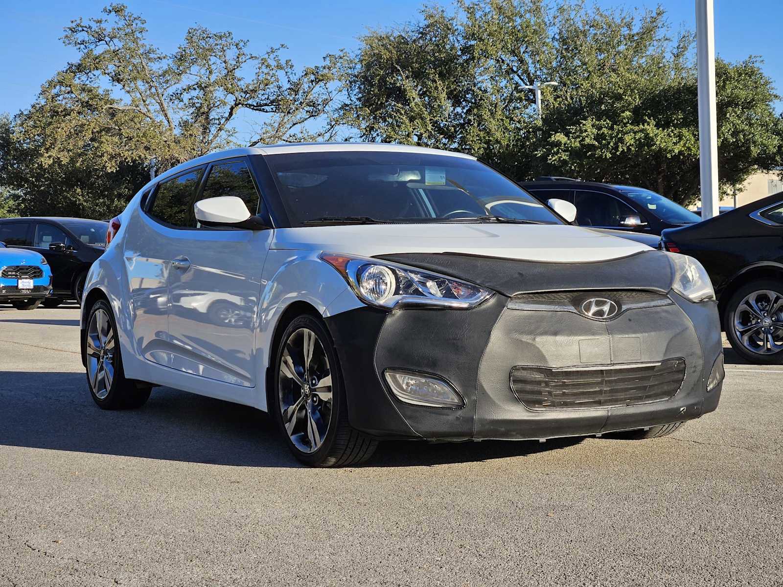 Used 2017 Hyundai Veloster Value Edition image 3
