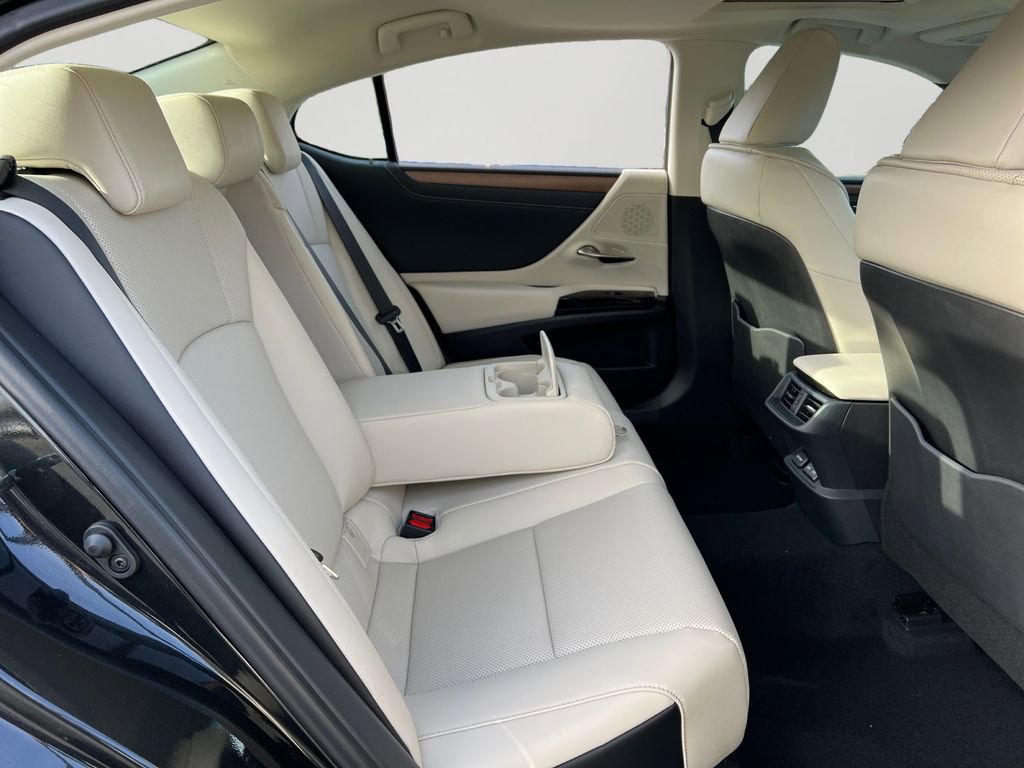 New 2025 Lexus ES 350 w/ Premium Package image 6