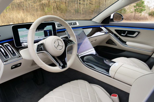 Used 2023 Mercedes-Benz S 580 4MATIC Sedan image 2