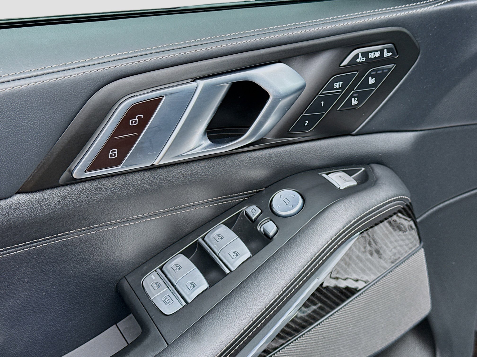 Used 2024 BMW X7 M60i w/ Executive Package image 25