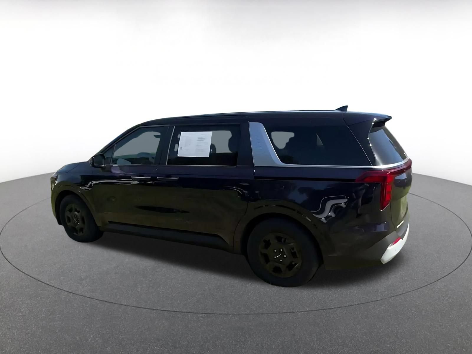 Used 2026 Kia Carnival FWD image 10
