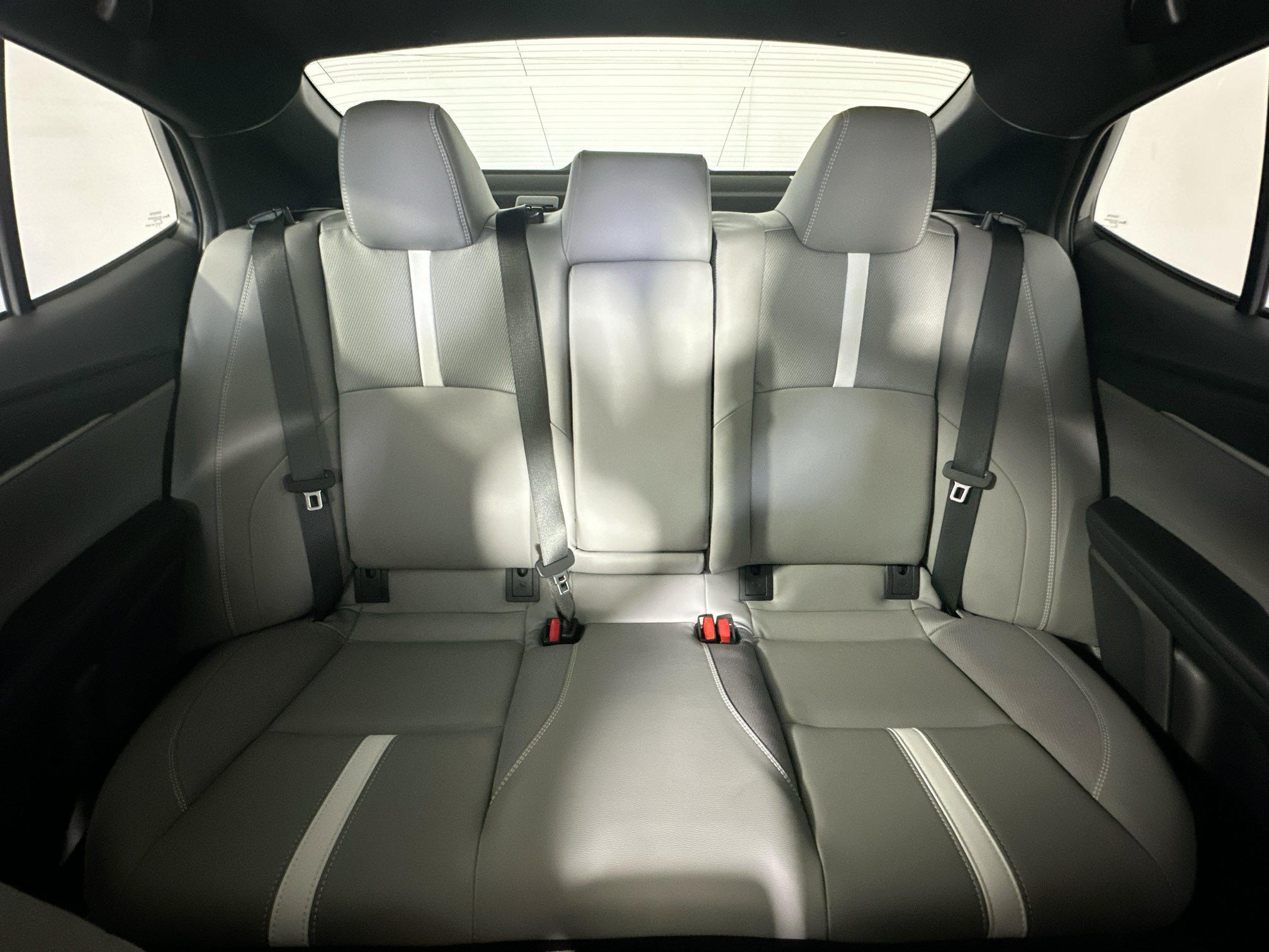 Used 2025 Toyota Camry SE FWD image 30