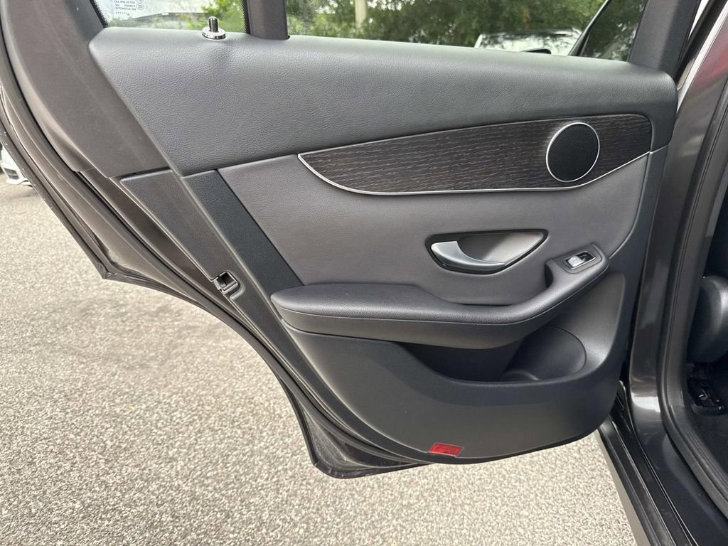 Used 2021 Mercedes-Benz GLC 300 image 13