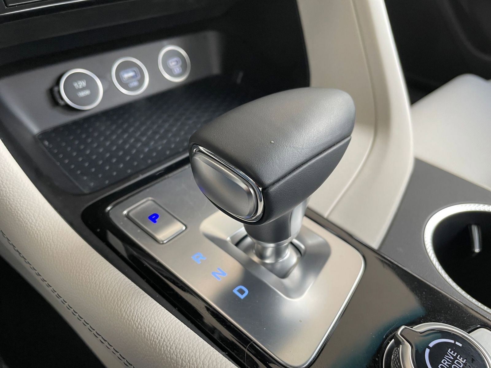 Used 2025 Genesis G70 2.5T image 41