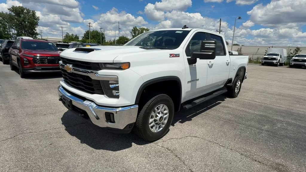Used 2025 Chevrolet Silverado 2500 LT w/ Convenience Package AWD/4WD image 4