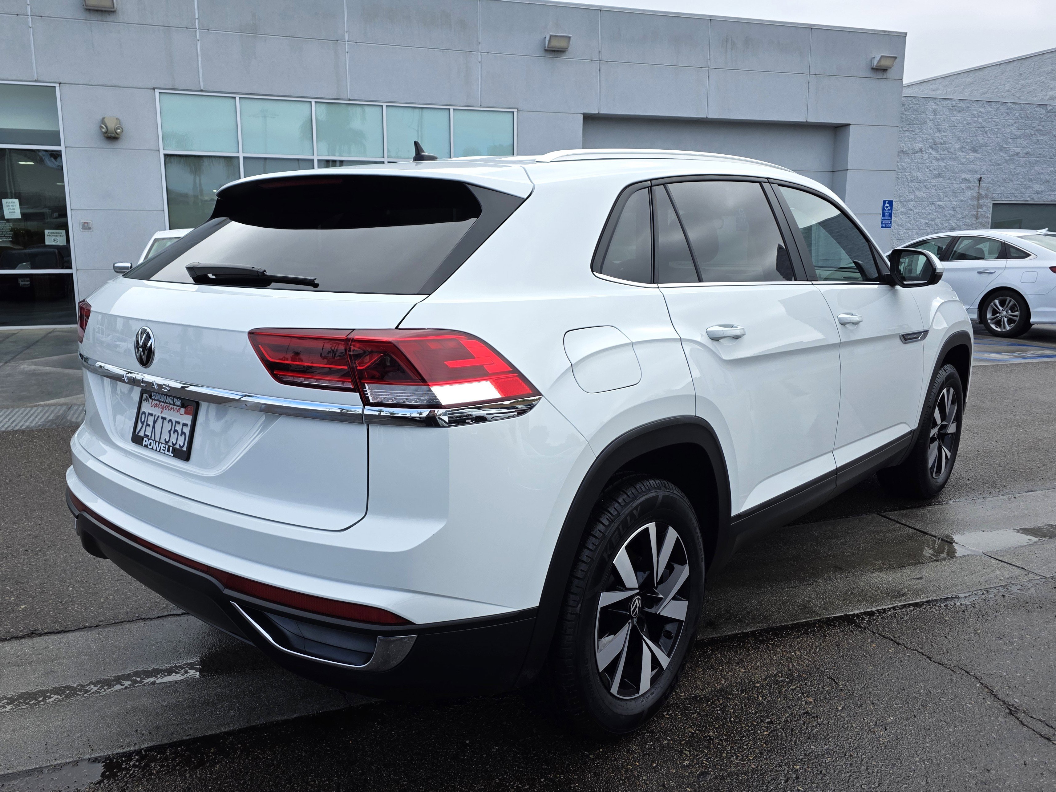 Used 2023 Volkswagen Atlas Cross Sport SE image 5