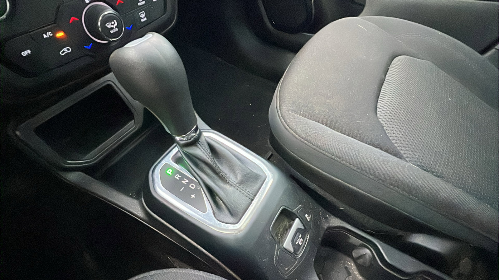 Used 2020 Jeep Renegade Altitude image 32