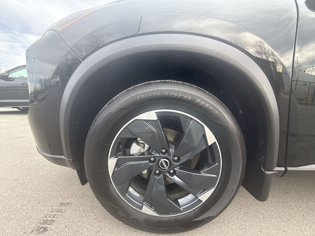 Used 2025 Nissan Rogue SV image 10