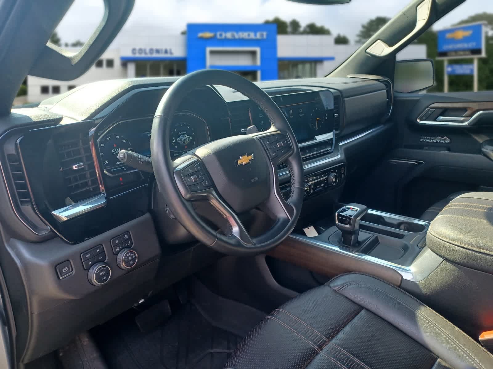 Used 2023 Chevrolet Silverado 1500 High Country w/ High Country Premium Package AWD/4WD image 8