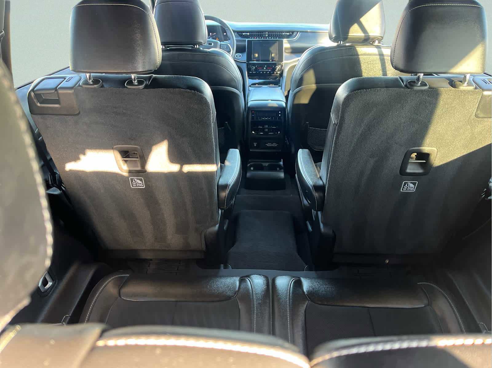 Used 2023 Jeep Grand Cherokee L Laredo image 24