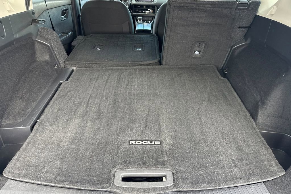 Used 2023 Nissan Rogue SV image 15