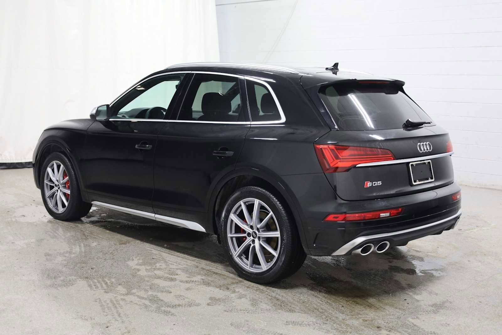 Used 2024 Audi SQ5 Premium Plus w/ Premium Plus Package image 3