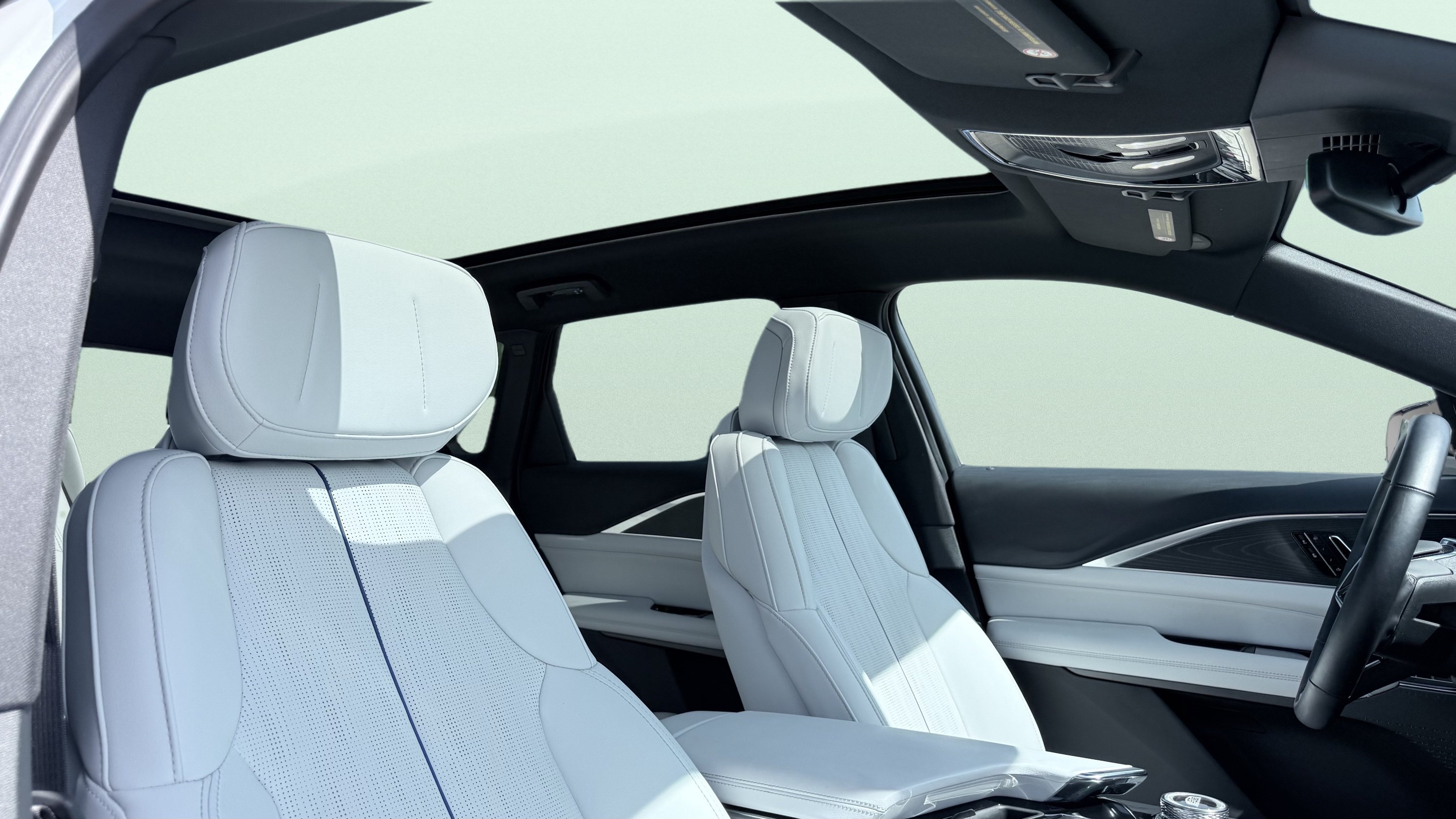 Used 2024 Cadillac Lyriq Luxury RWD image 3