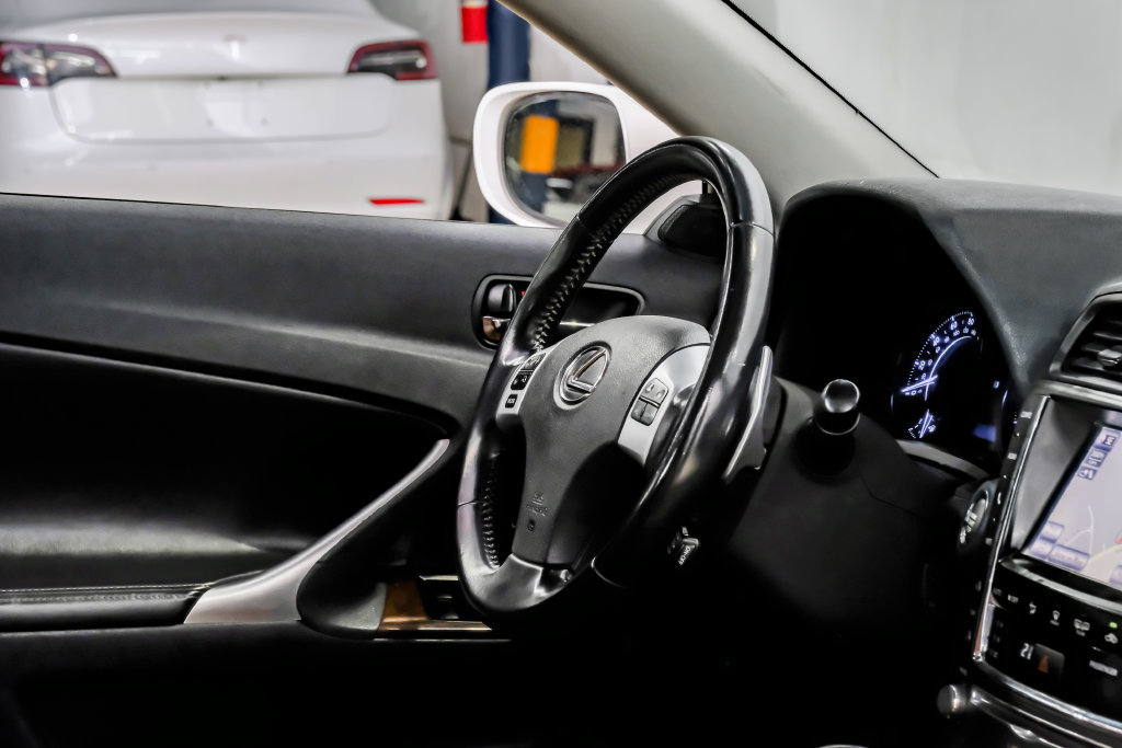 Used 2013 Lexus IS 250C w/ Luxury Pkg RWD image 25