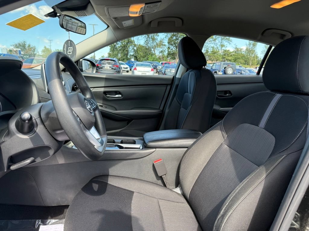 Used 2025 Nissan Sentra SV FWD image 32