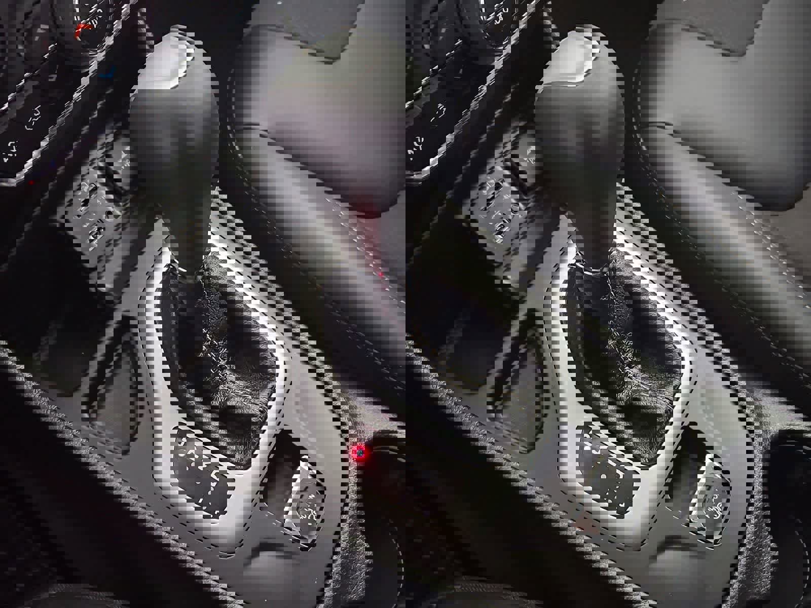 Used 2018 Jeep Cherokee Latitude Plus w/ Comfort/Convenience Group image 31