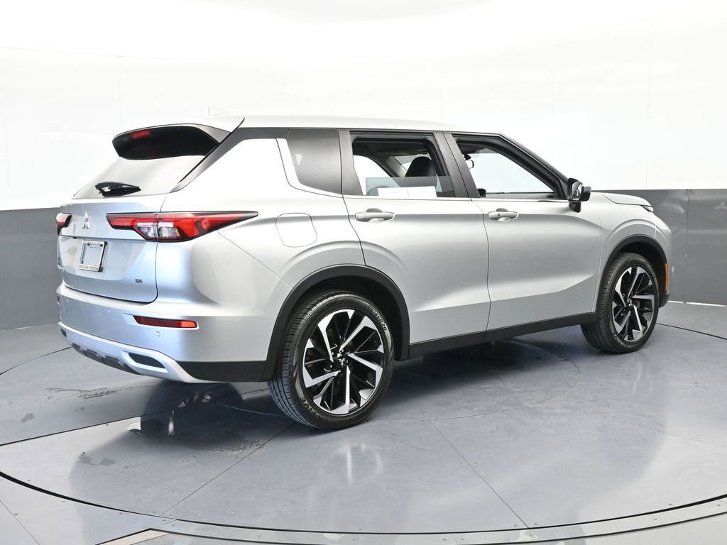 Used 2022 Mitsubishi Outlander SE image 6