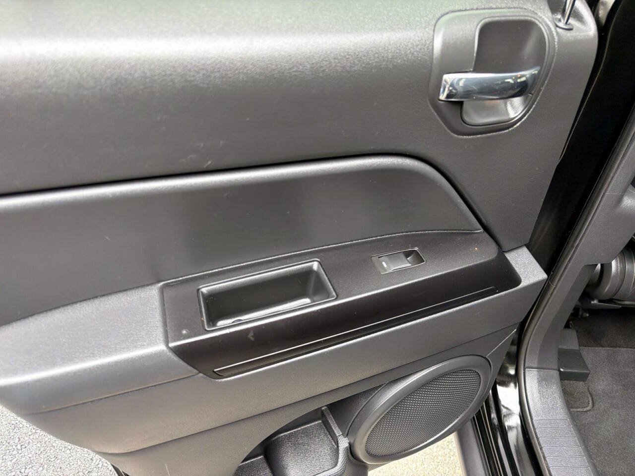 Used 2015 Jeep Patriot High Altitude AWD/4WD image 15