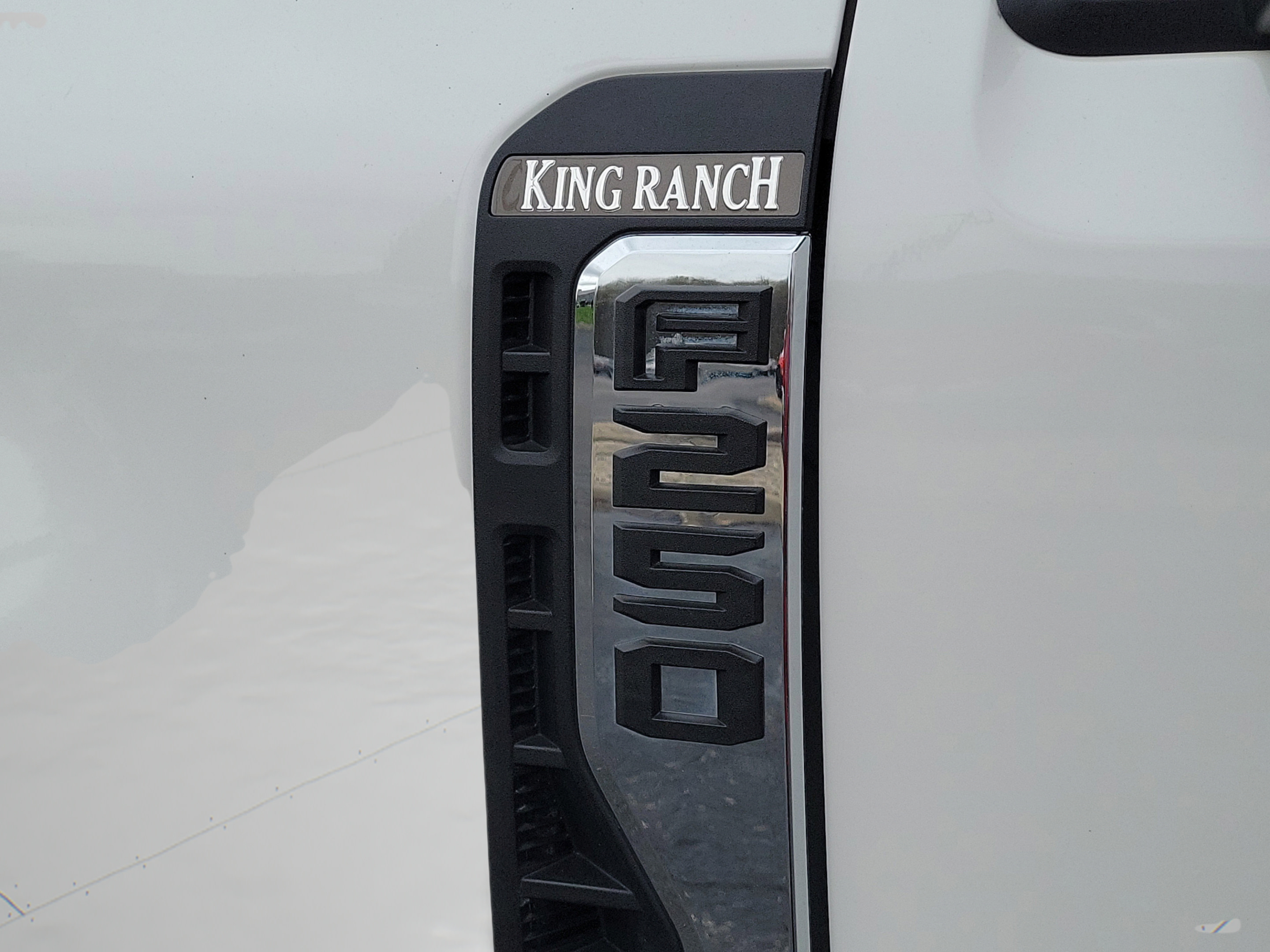 Used 2023 Ford F250 King Ranch w/ Chrome Package AWD/4WD image 33