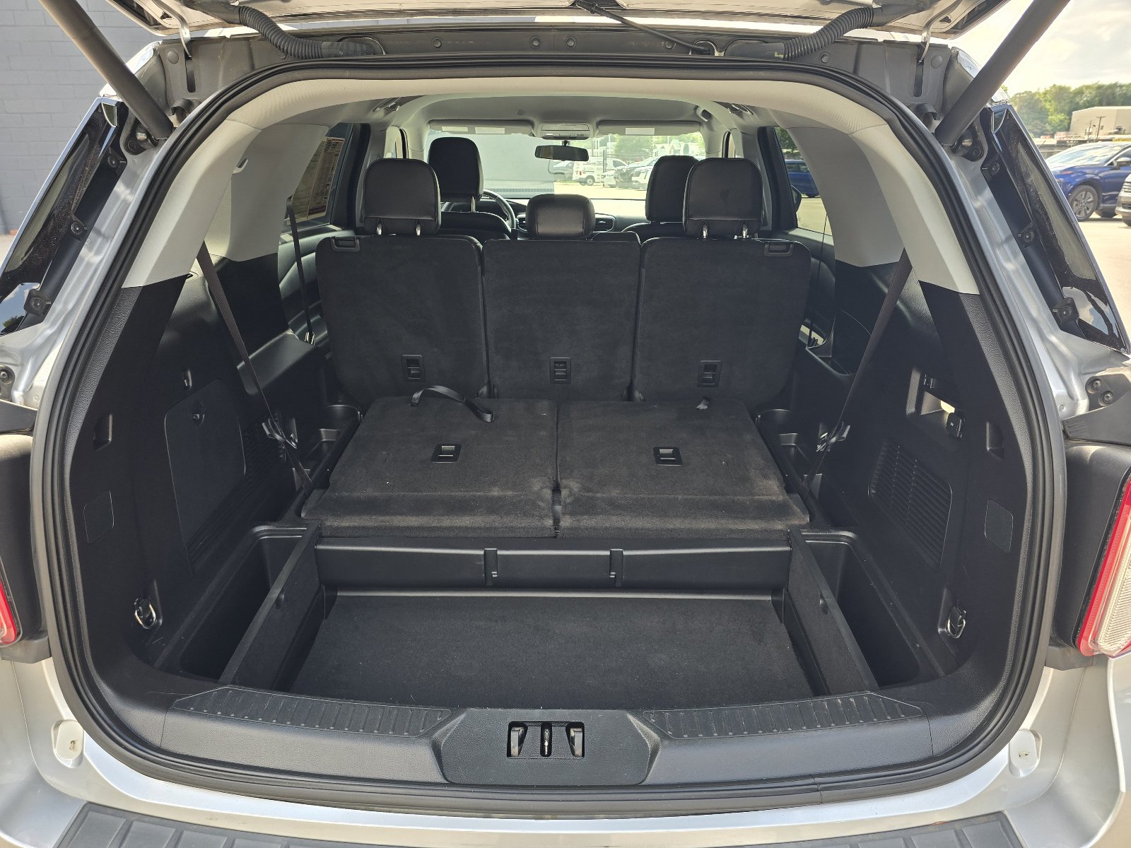 Used 2020 Ford Explorer XLT w/ Equipment Group 202A AWD/4WD image 26