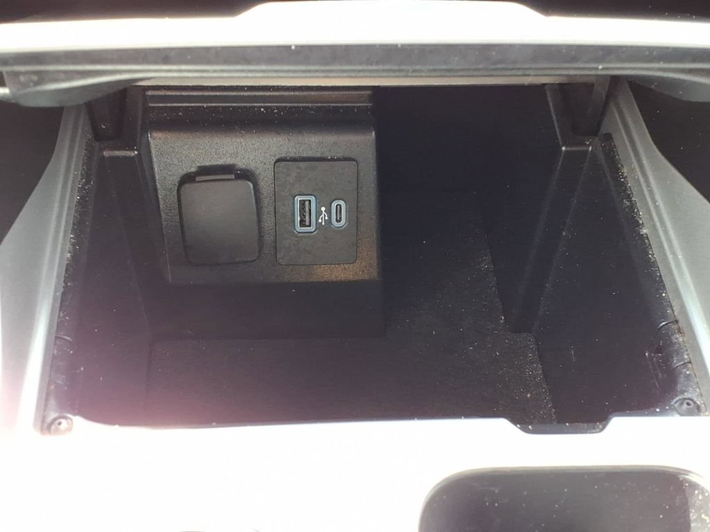 Used 2023 Ford Explorer XLT w/ Equipment Group 202A AWD/4WD image 18