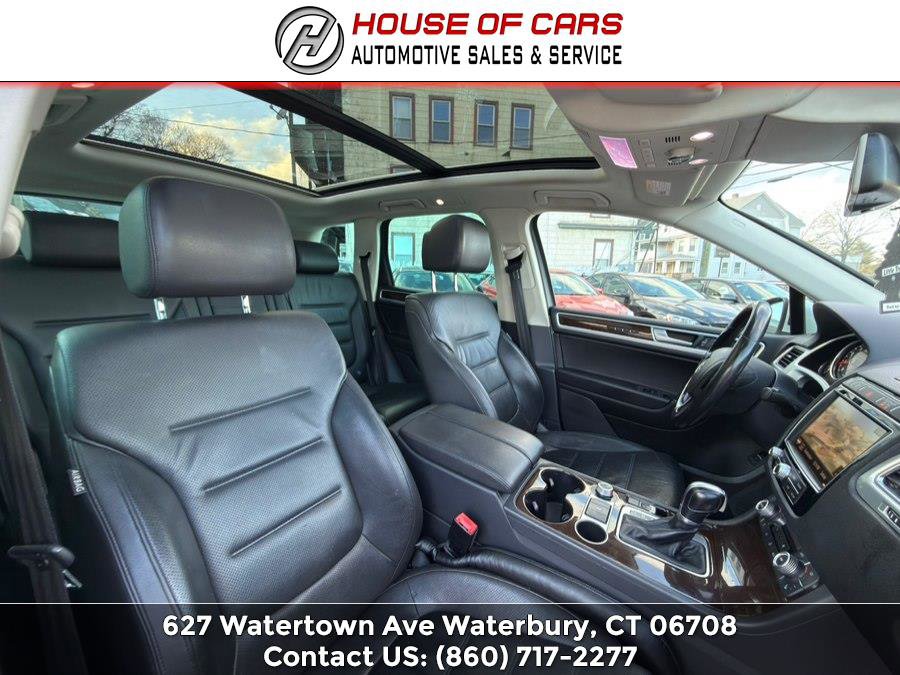 Used 2016 Volkswagen Touareg Sport AWD/4WD image 33