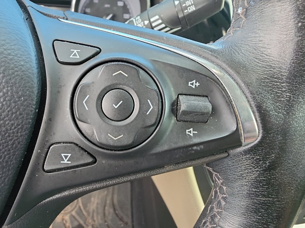 Used 2020 Buick Envision Essence w/ LPO, Cargo Package FWD image 19
