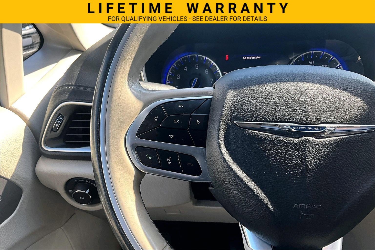Used 2020 Chrysler Pacifica Limited FWD image 24