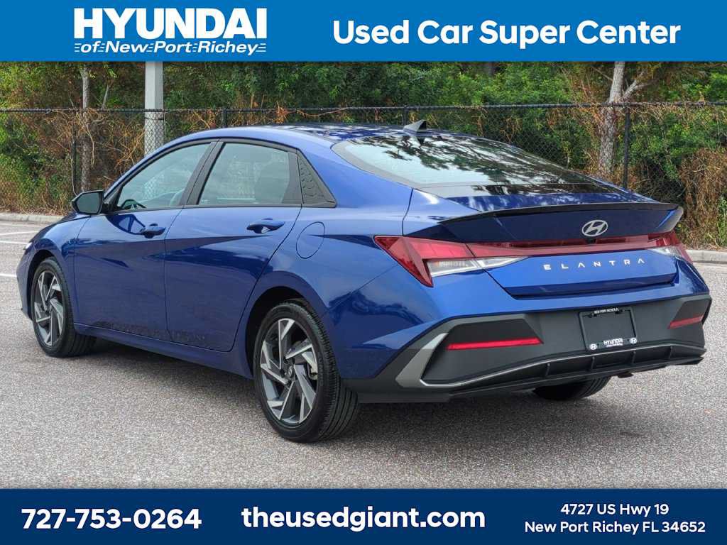 Used 2025 Hyundai Elantra Sport FWD image 3