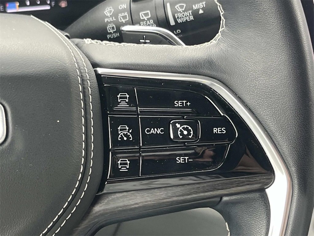 Used 2022 Jeep Grand Cherokee Overland w/ Luxury Tech Group IV image 27