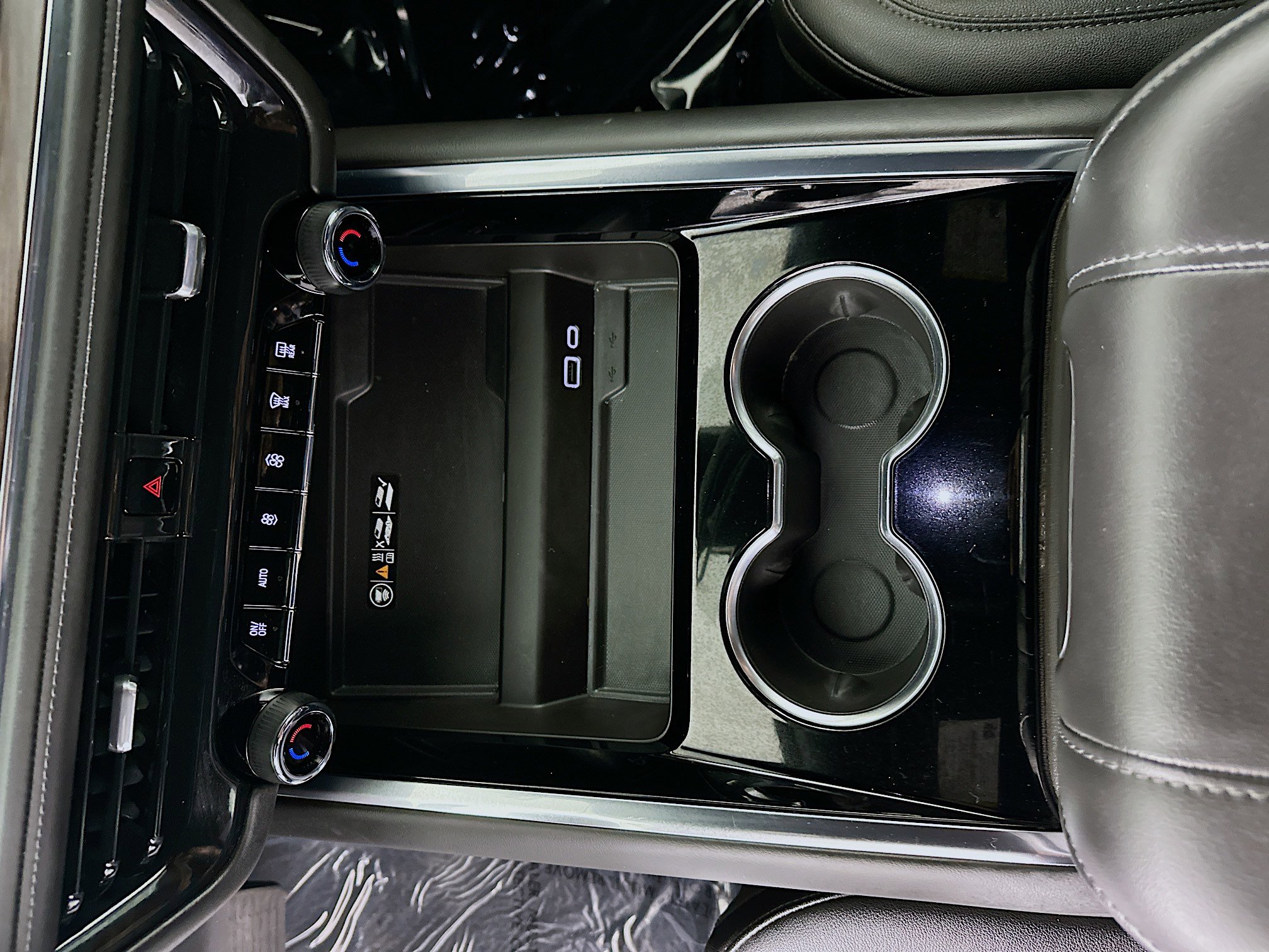 Used 2025 Chevrolet Suburban Z71 image 22