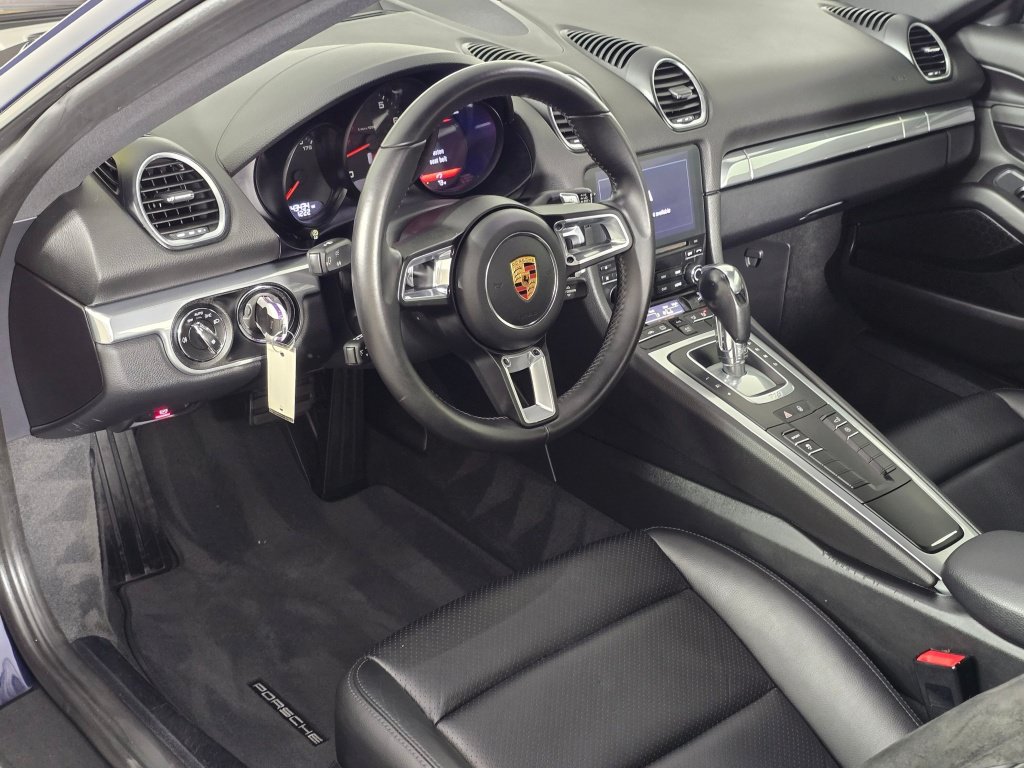 Used 2018 Porsche 718 Cayman RWD image 26