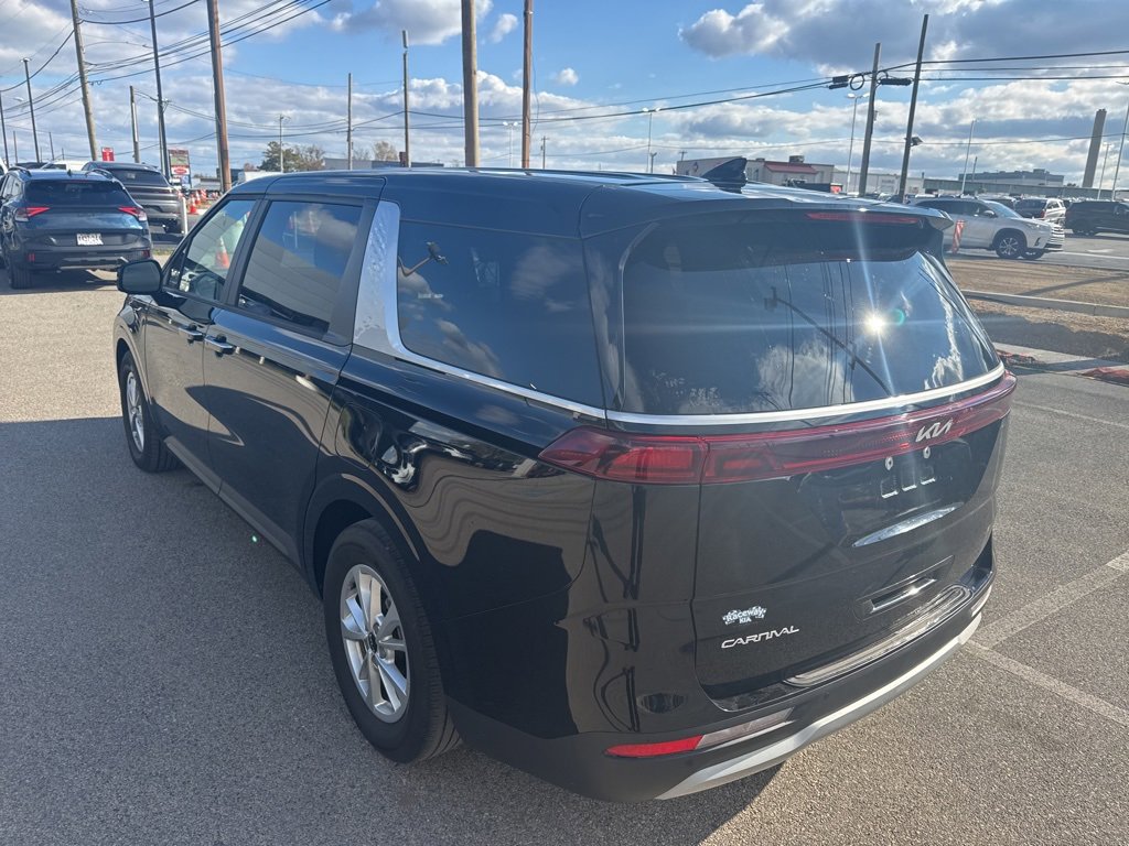 Certified 2023 Kia Carnival LX image 7