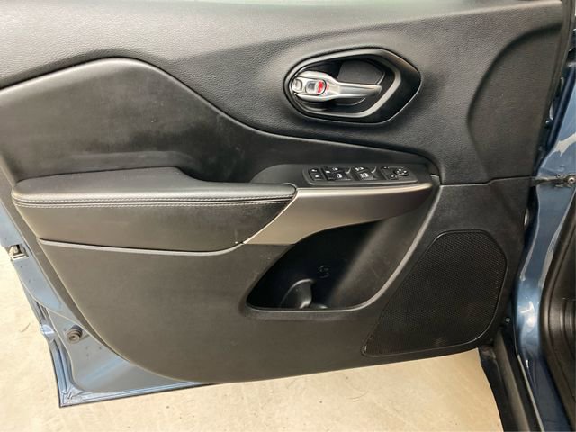 Used 2021 Jeep Cherokee Latitude w/ Mopar Interior Package image 24