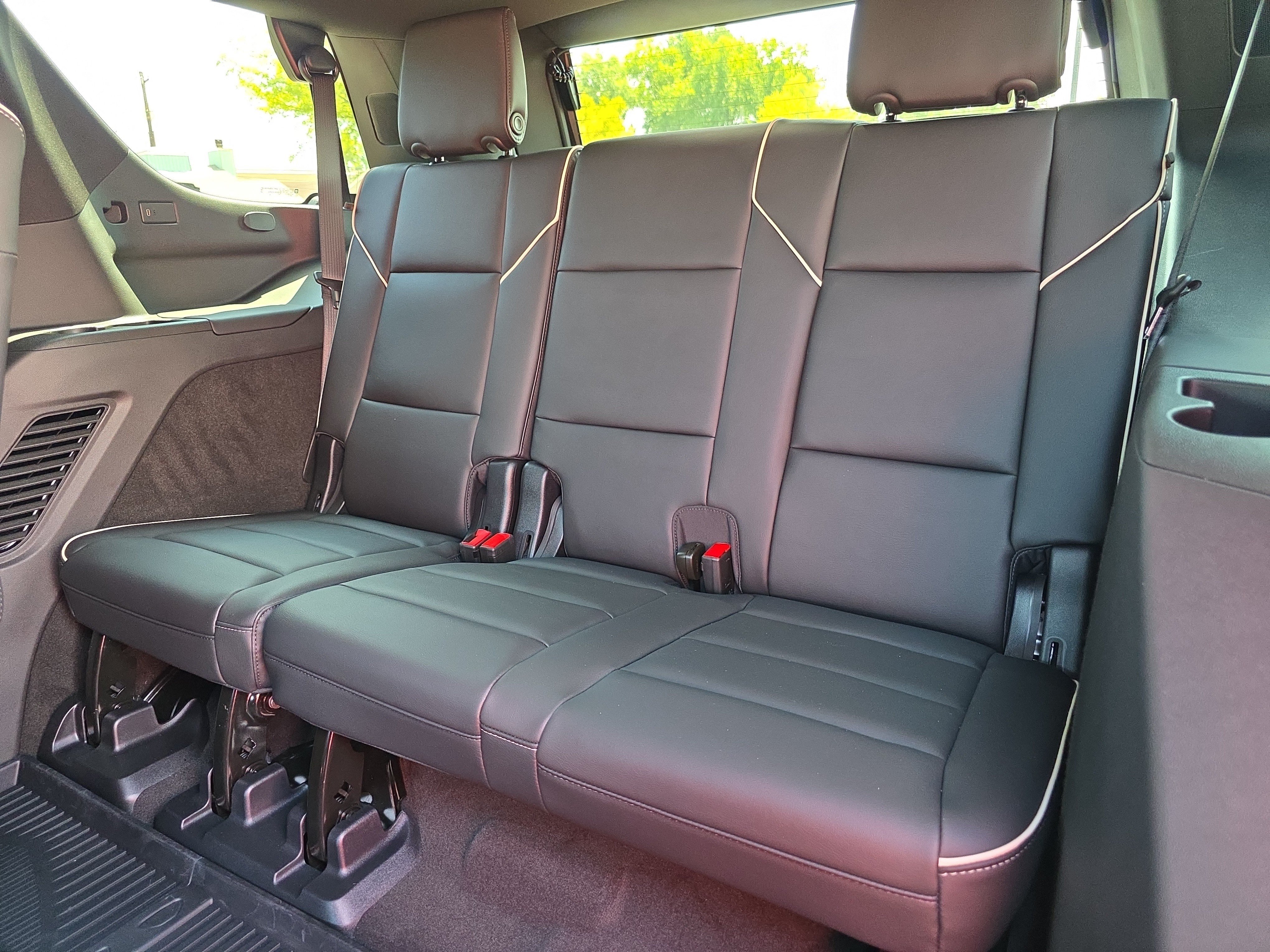 Used 2026 Cadillac Escalade Luxury w/ LPO, Floor Liner Package AWD/4WD image 12