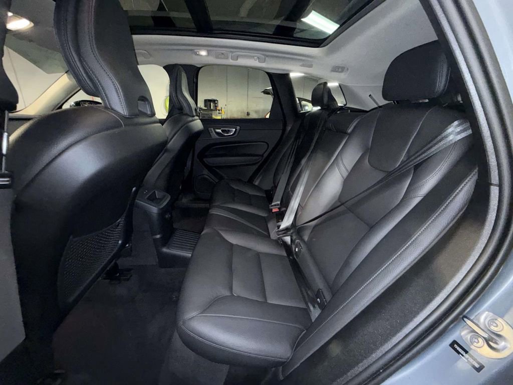 Used 2023 Volvo XC60 T8 Plus image 19