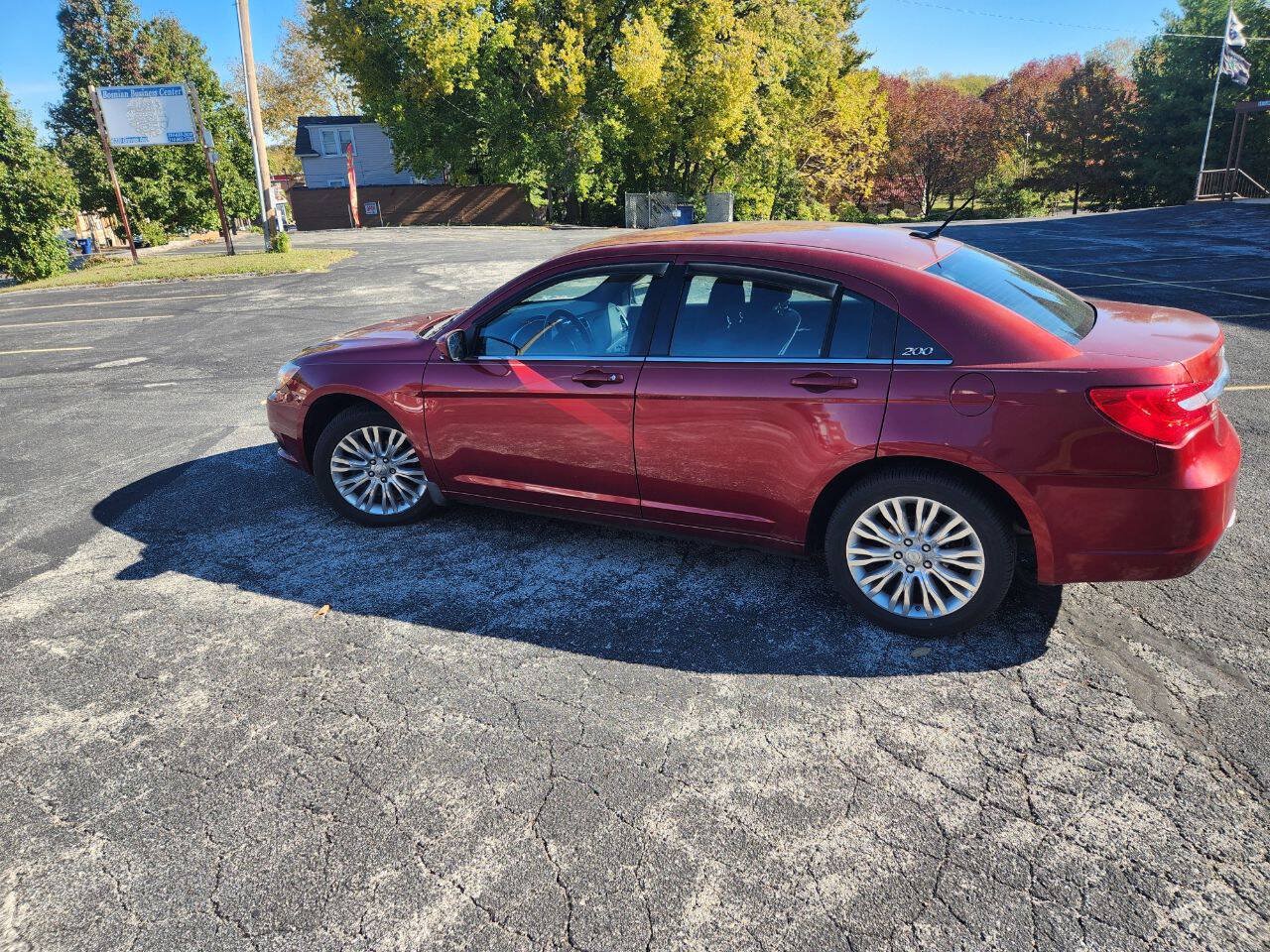Used 2013 Chrysler 200 Touring FWD image 9