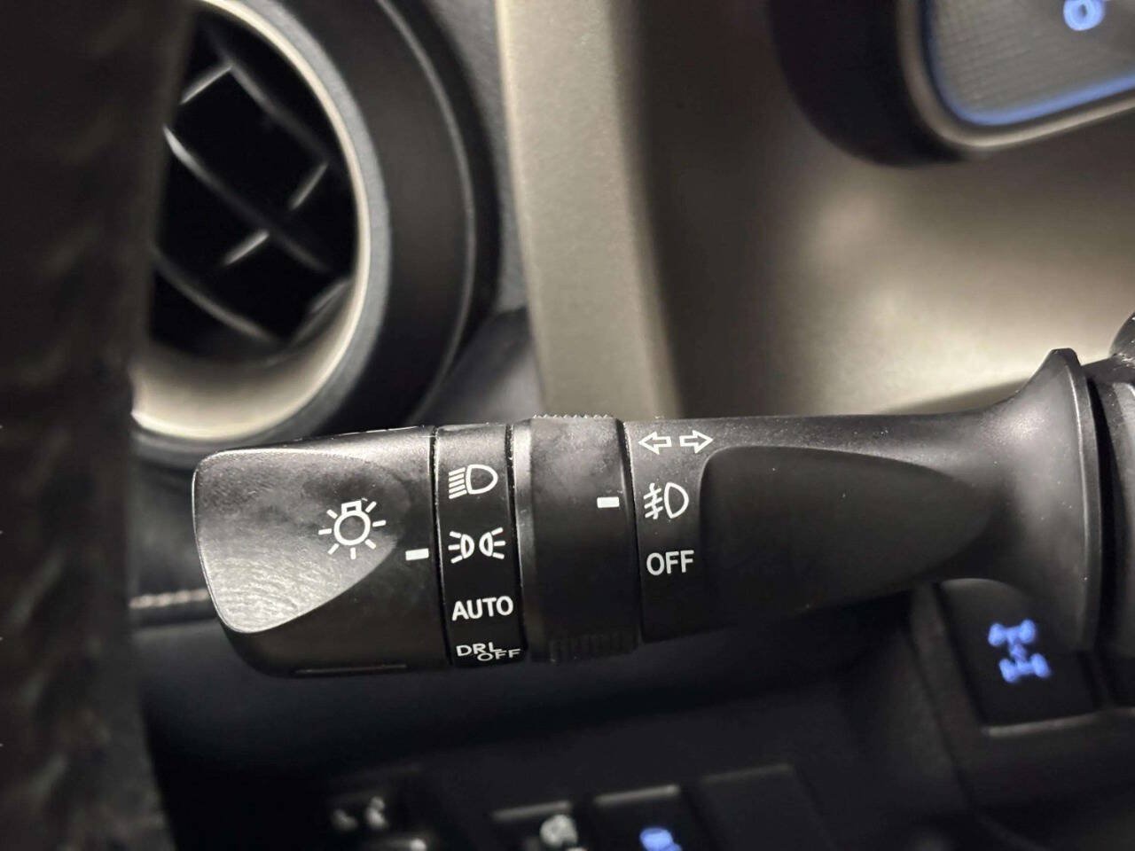 Used 2015 Toyota RAV4 Limited AWD/4WD image 30