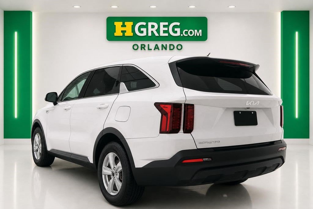 Used 2023 Kia Sorento LX FWD image 2