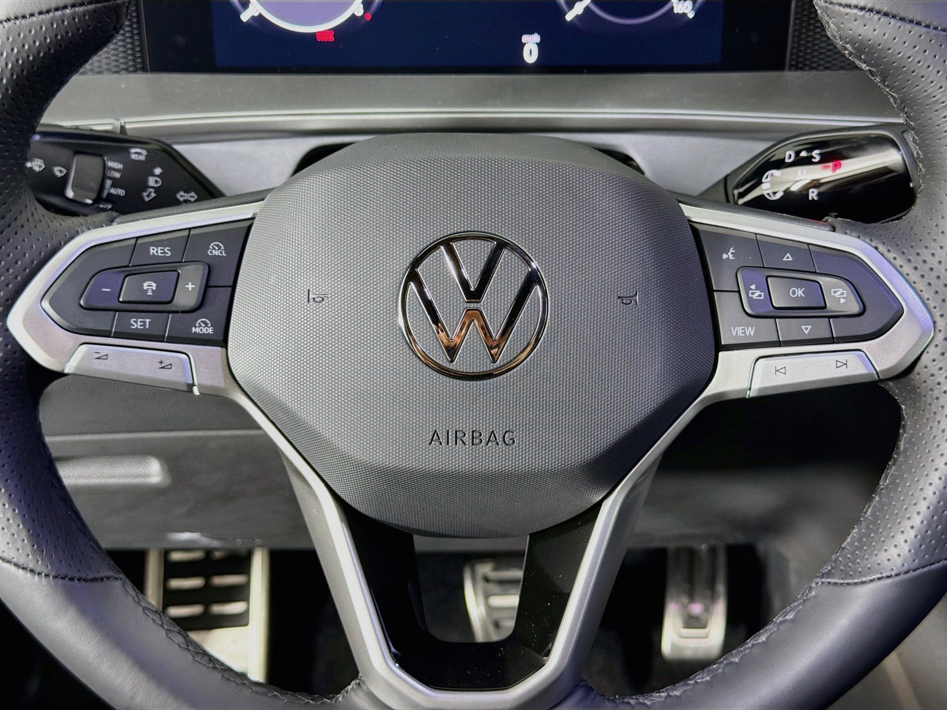 New 2026 Volkswagen Tiguan SE R-Line FWD image 11