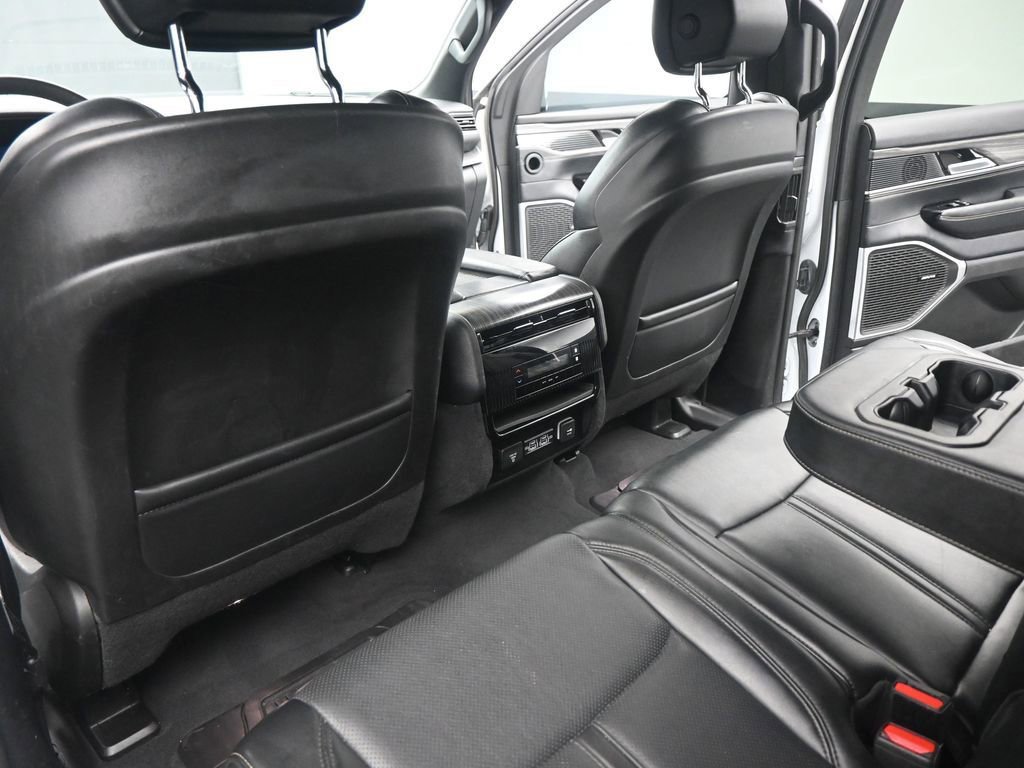 Used 2024 Jeep Wagoneer L Series II w/ Flexible Seating Group image 18