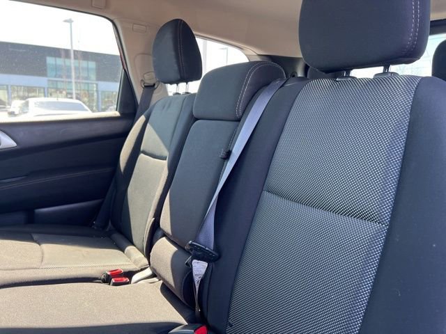 Used 2017 Nissan Pathfinder SV image 32