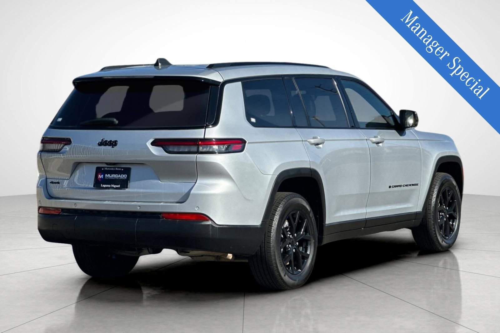 Used 2024 Jeep Grand Cherokee L Laredo image 11