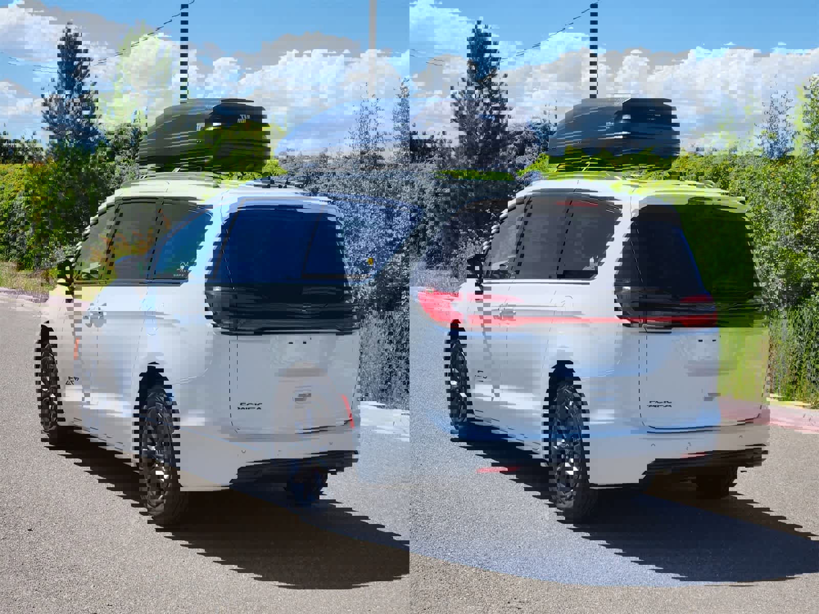 New 2025 Chrysler Pacifica Select w/ Fav Edition Package image 7