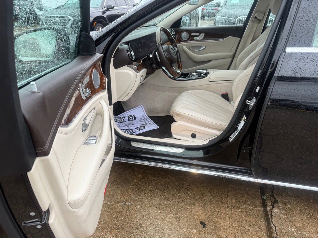 Used 2018 Mercedes-Benz E 400 4MATIC Sedan image 16