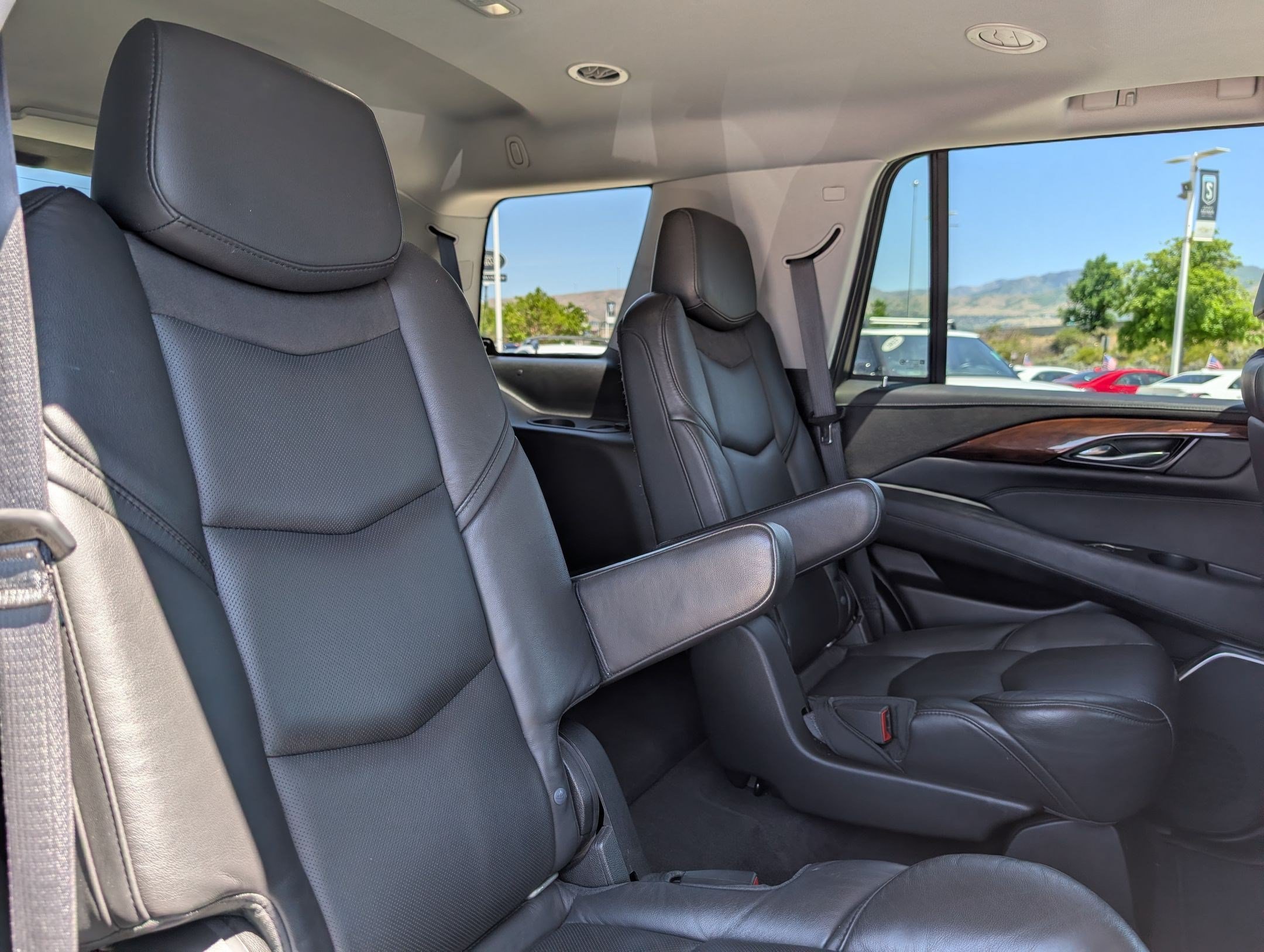 Used 2020 Cadillac Escalade Premium Luxury AWD/4WD image 27